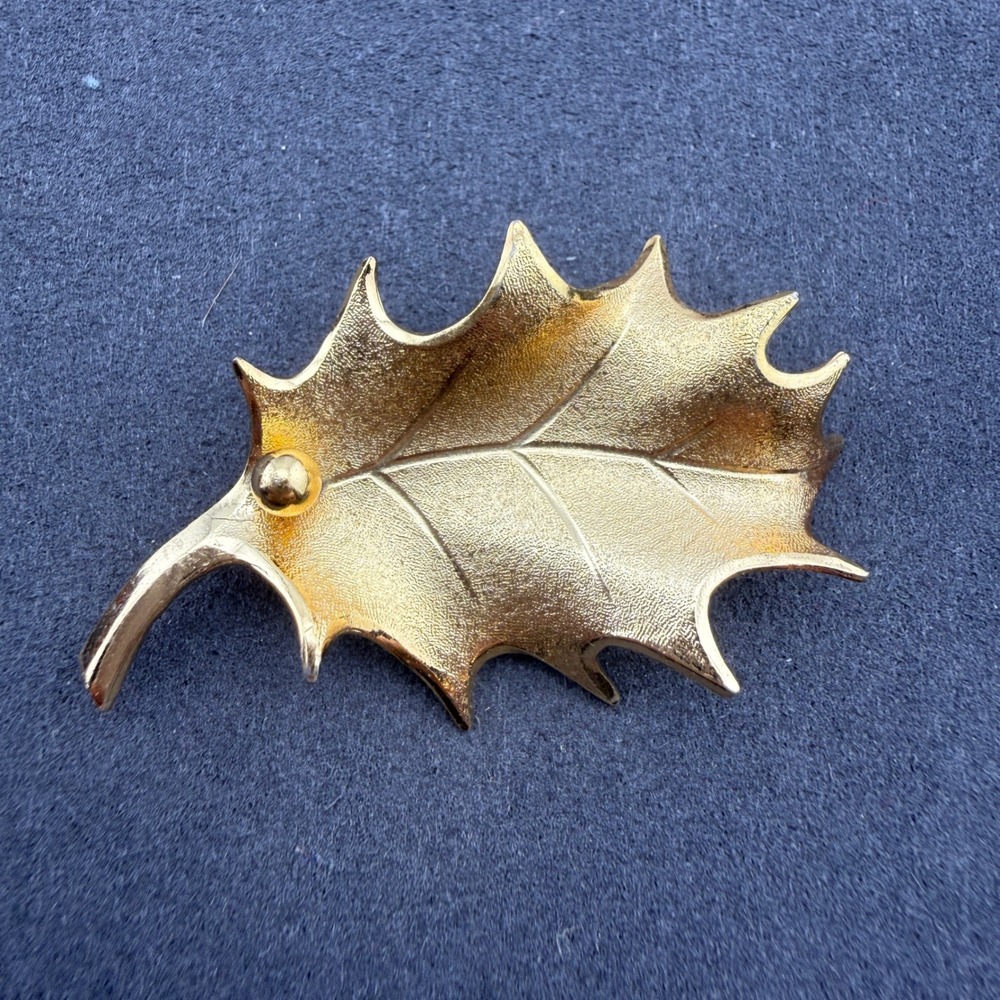Grosse Holly Leaf Brooch Gold Tone Textured 1960 Germany Vintage Pin